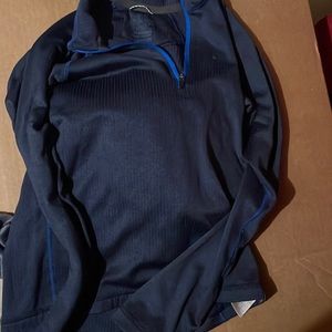 Patagonia boys baselayers . 3 tops 1 bottom . 1 top has paint stain on it